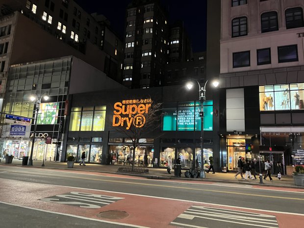 エンパイアステートビル お土産屋さんがある通り