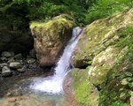払沢の滝近い 神戸岩(かのといわ)で渓谷歩きと水遊びと森林浴！車でアクセスと駐車場。
